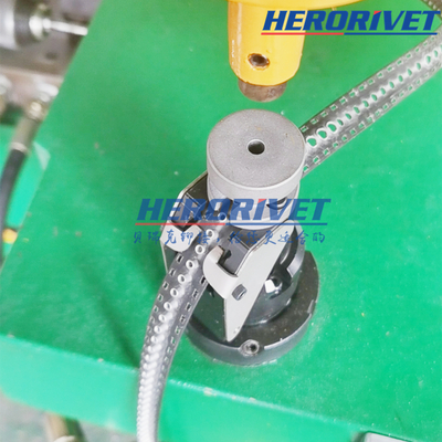 3.3MM交通标志牌自动铆钉机，标志牌铆钉机厂家