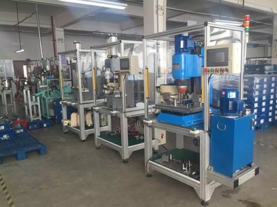 汽车行业定制铆接机与定制铆钉机：创新与精准的结合