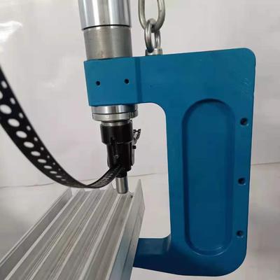 密集母线槽铆接机，母线槽自动铆接机，母线铆钉机生产