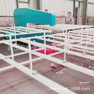 贝瑞克交通标志牌自动铆钉机，铆牌机厂家