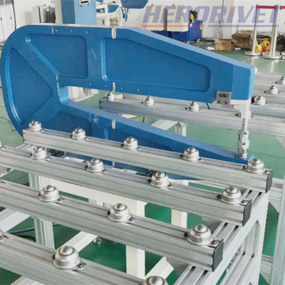 定制各类交通标志牌自动铆钉机，铆接广告牌的设备